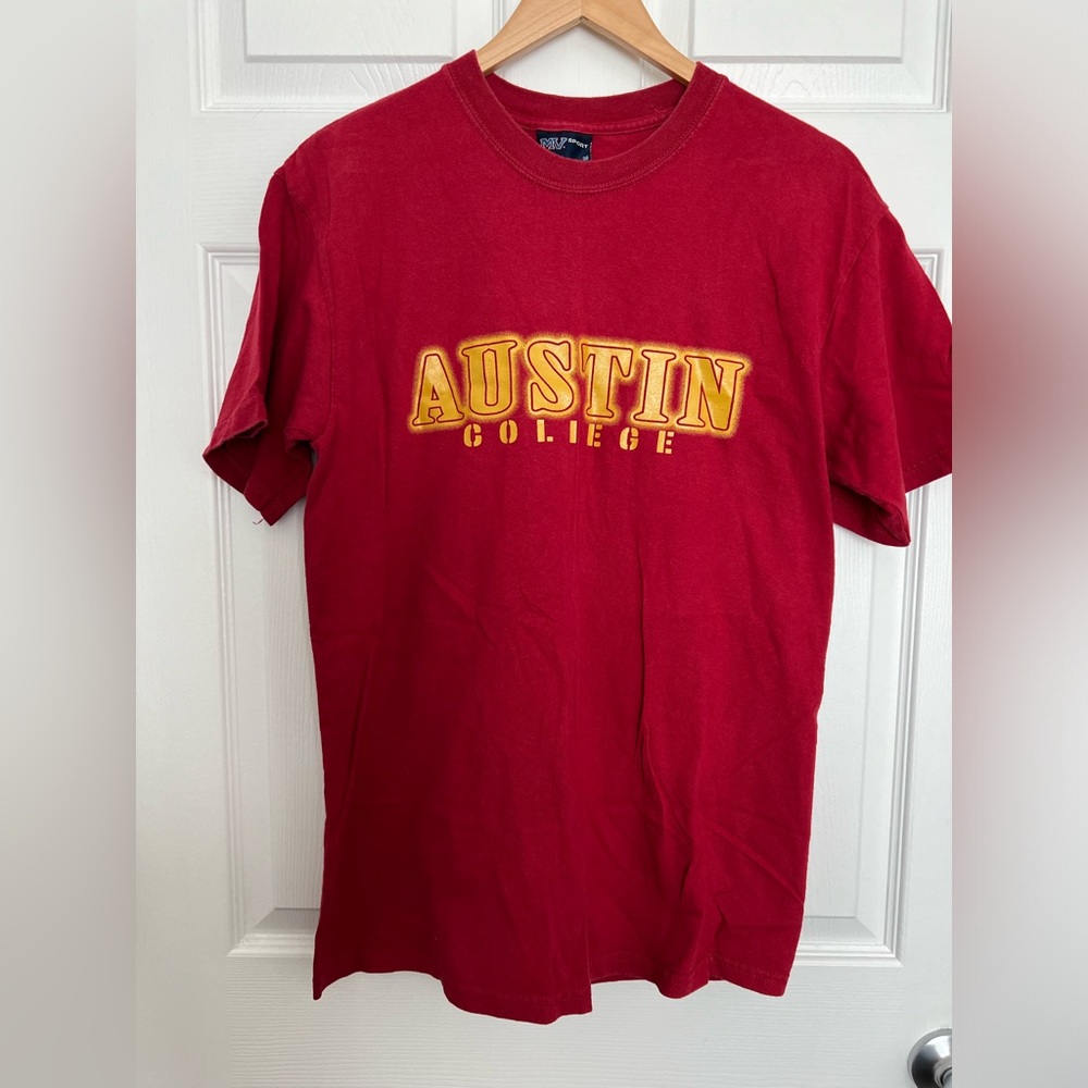 Vintage MV sport brand short sleeve size Medium AUSTIN COLLEGE Tshirt. Kangaroos